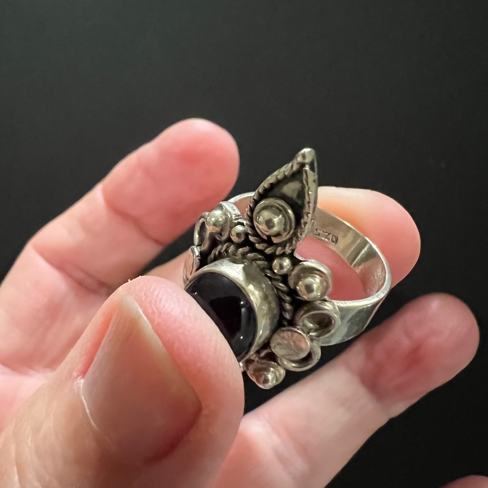 Beautiful silver & amethyst ring. - Picture 11 of 11